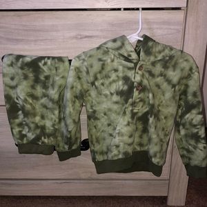 NWOT 2t set, Tie Dye green
